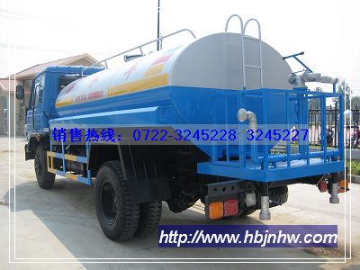 東風(fēng)145灑水車,平頭帶臥,康機160馬力.裝水8-10噸.前沖后灑,側(cè)噴,后置工作臺.銷售熱線:13908665336